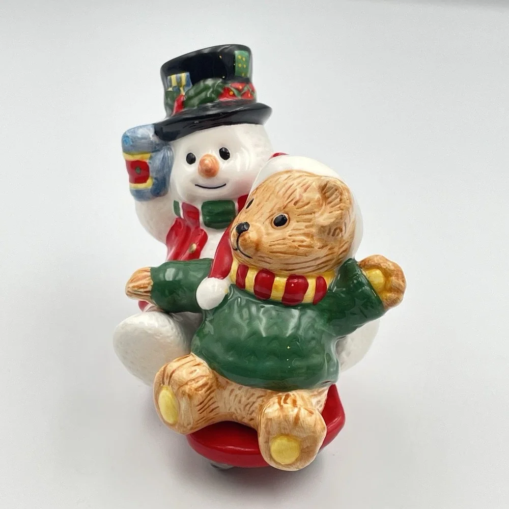 Vintage 1998 FIGI Graphics Sledding Snowman Teddy Bear Figurine‎ Christmas